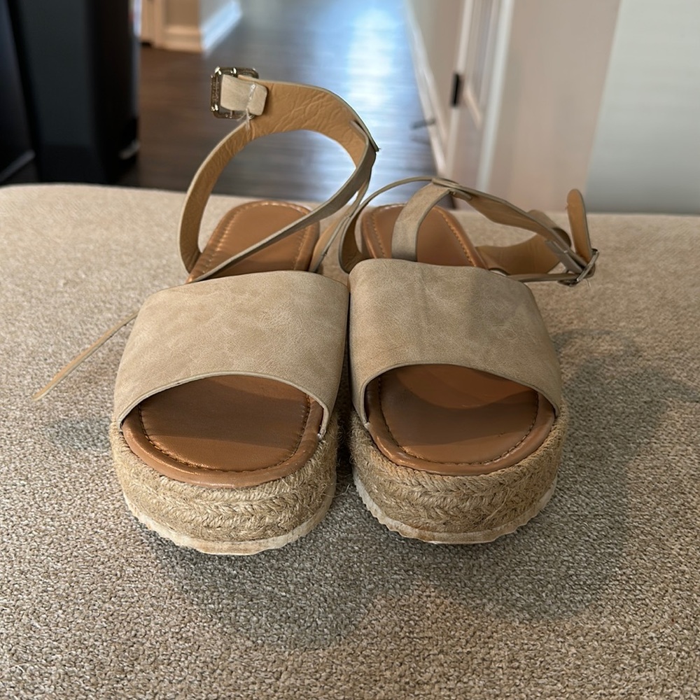 Platform Sandals -Size 7/7.5